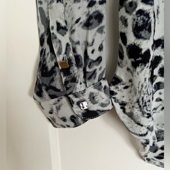 RW & CO. Animal print blouse. Long sleeve long torso tunic top Subtle Sexy Large - Picture 9 of 10